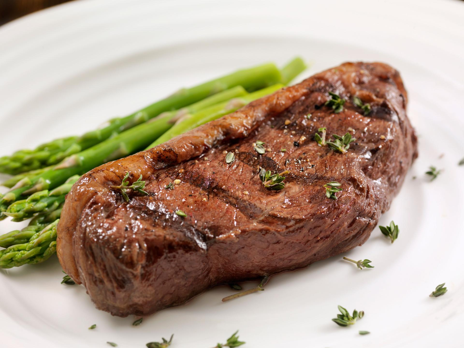 Medium Rare Top Sirloin Steak with Asparagus